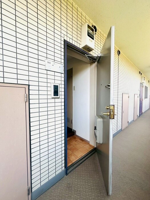 物件内観写真13　(玄関)