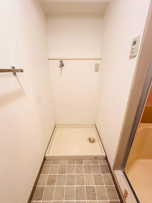 物件内観写真14　(洗濯機置場)