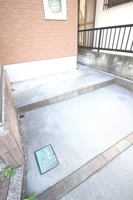 物件外観写真5　(駐輪場)