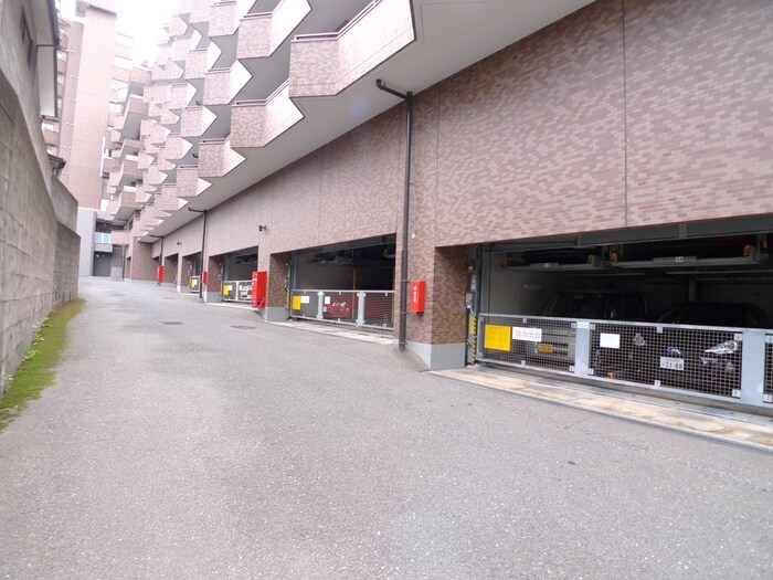 物件外観写真2　(駐車場)