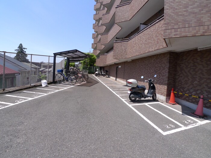 物件外観写真5　(駐輪場)