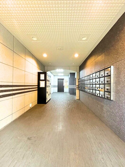 物件外観写真3　(エントランス部分)