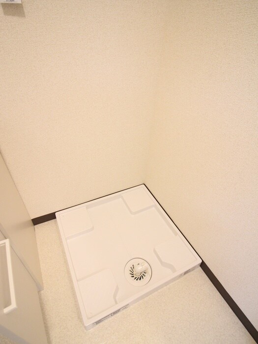 物件内観写真16　(洗濯機置場)