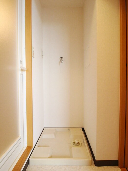 物件内観写真12　(洗濯機置場)