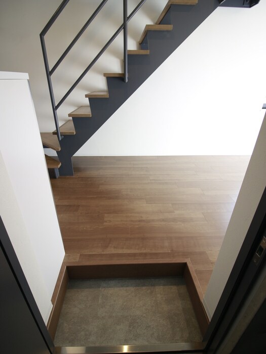 物件内観写真7　(玄関)