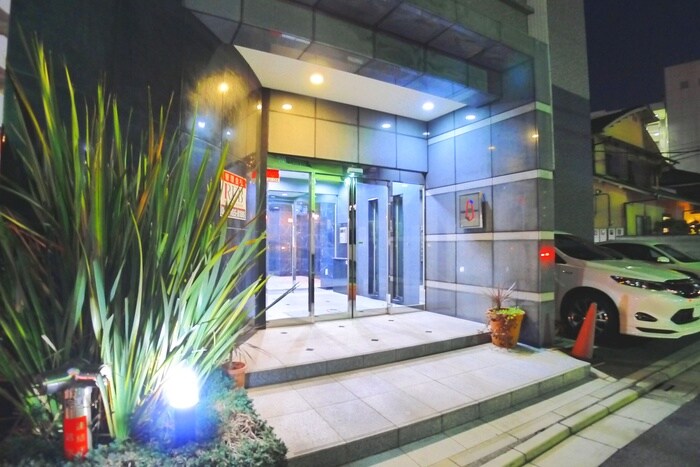 物件外観写真3　(エントランス部分)