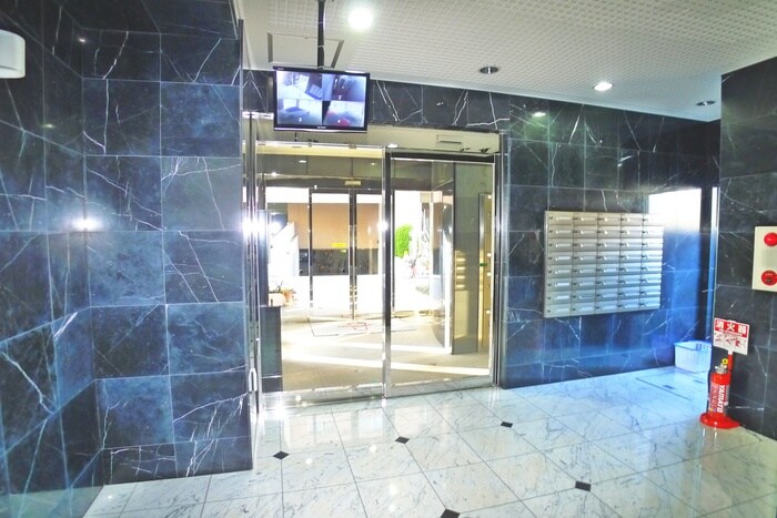 物件外観写真6　(エントランス部分)