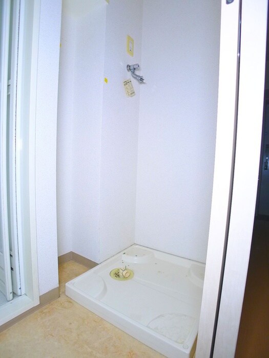 物件内観写真15　(洗濯機置場)