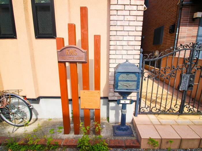 物件外観写真2　(エントランス部分)