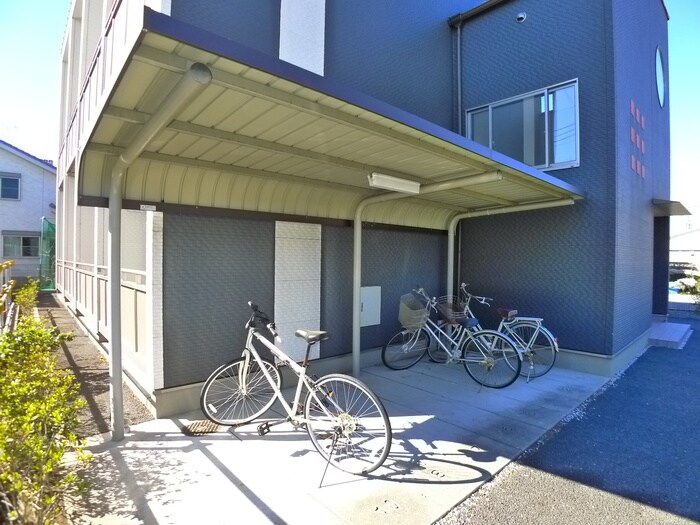 物件外観写真3　(駐輪場)