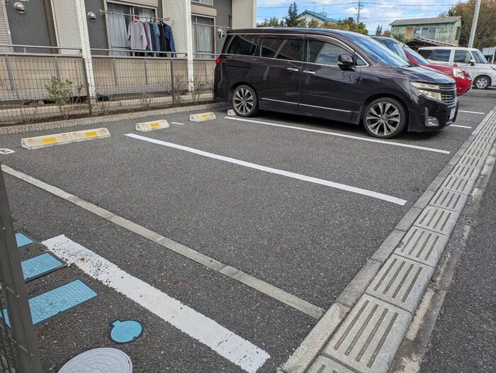 物件外観写真4　(駐車場)