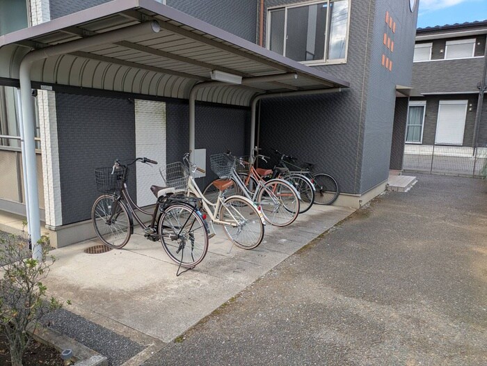物件外観写真6　(駐輪場)