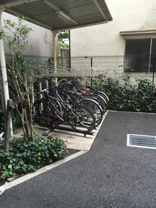 物件外観写真4　(駐輪場)
