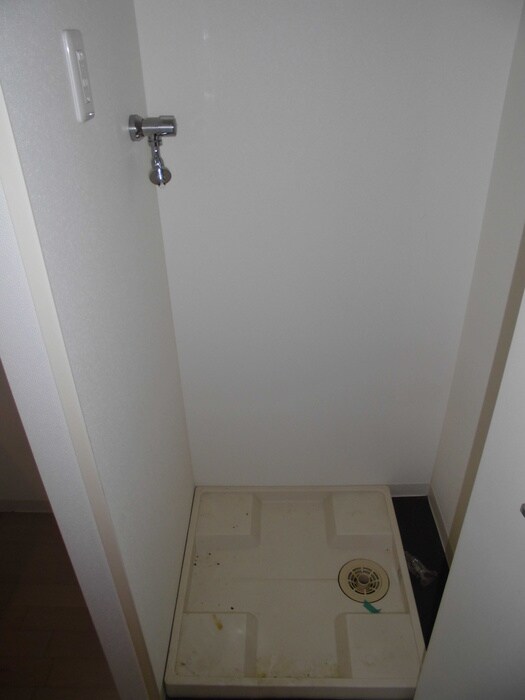 物件内観写真14　(洗濯機置場)