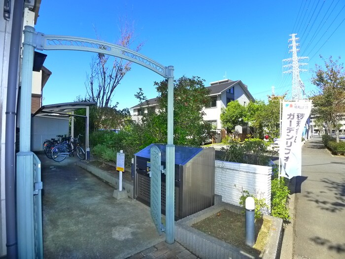 物件外観写真4　(エントランス部分)