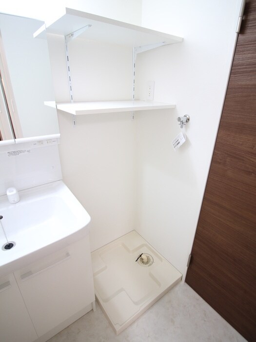 物件内観写真18　(洗濯機置場)