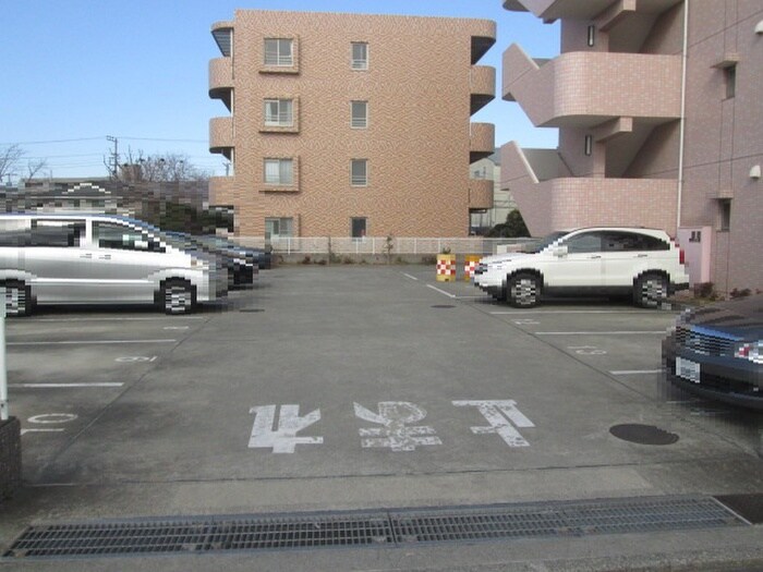 物件外観写真4　(駐車場)