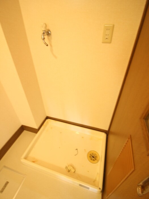 物件内観写真13　(洗濯機置場)