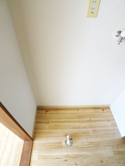 物件内観写真18　(洗濯機置場)