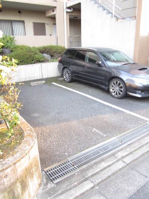 物件外観写真5　(駐車場)