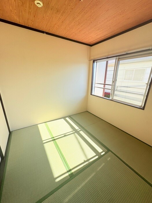 物件内観写真7　(室内からの展望)