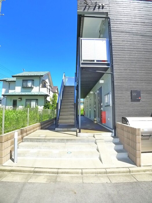 物件外観写真4　(エントランス部分)