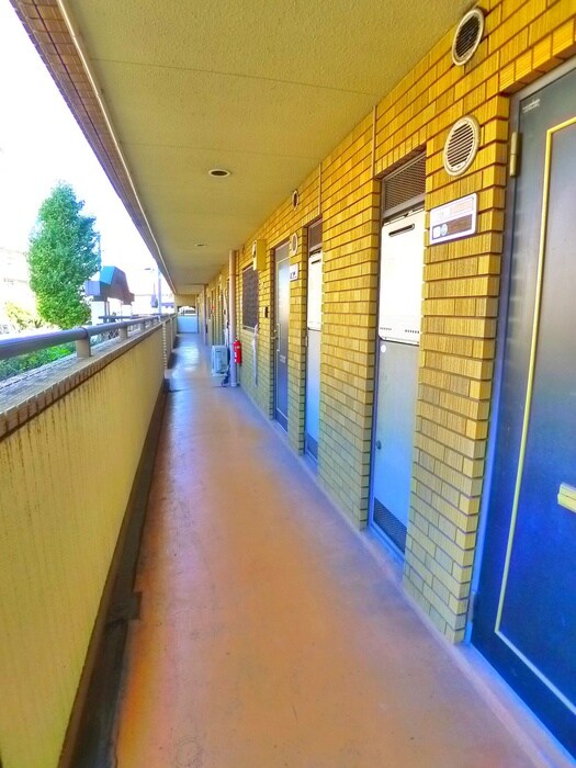 物件外観写真4　(エントランス部分)