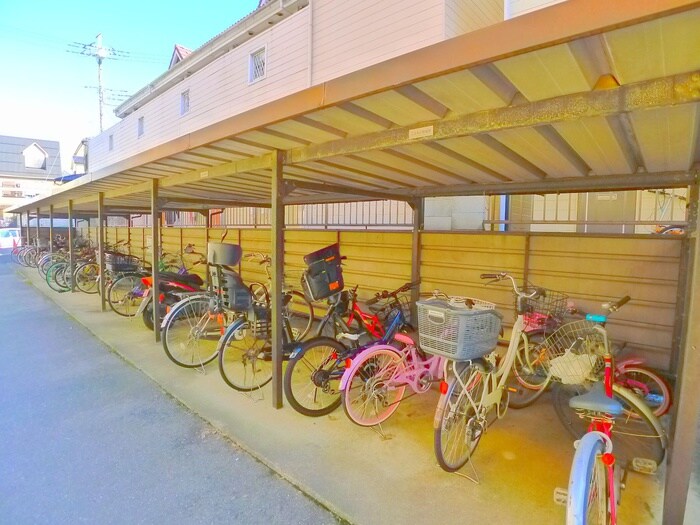 物件外観写真5　(駐輪場)