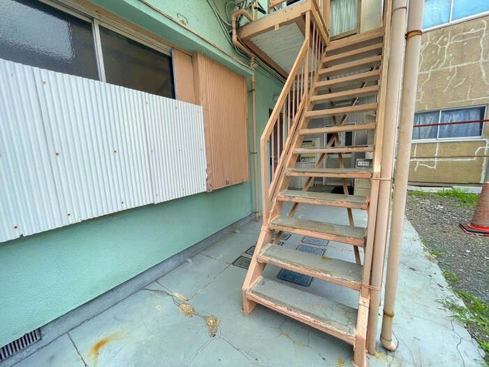 物件外観写真3　(エントランス部分)