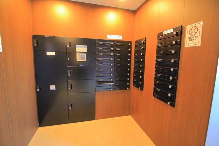 物件外観写真5　(エントランス部分)