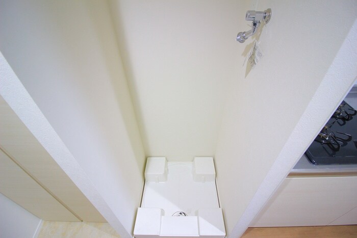 物件内観写真15　(洗濯機置場)