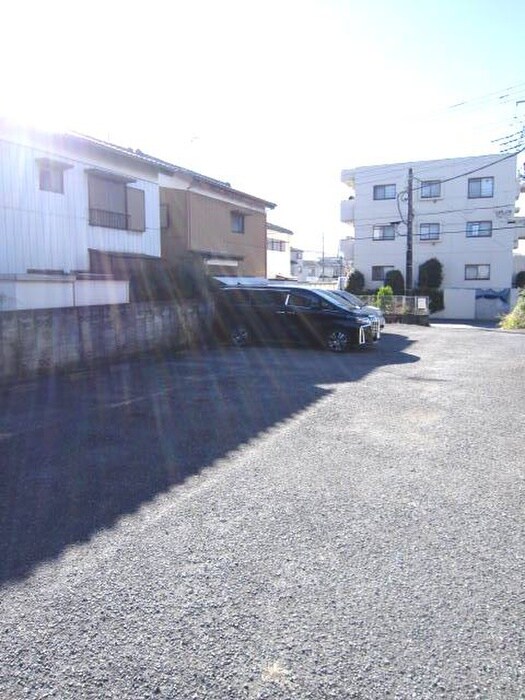 物件外観写真3　(駐車場)