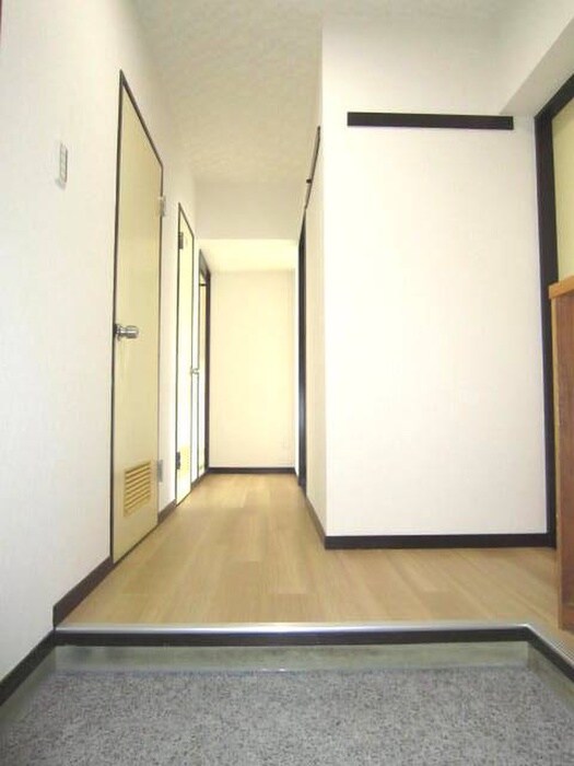物件内観写真14　(玄関)