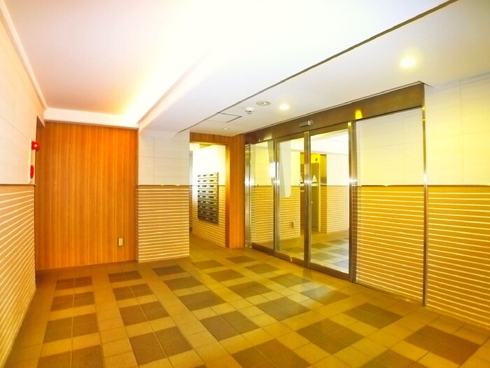 物件外観写真4　(エントランス部分)