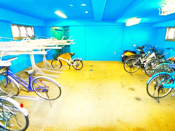 物件外観写真5　(駐輪場)