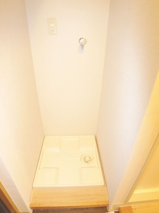 物件内観写真15　(洗濯機置場)