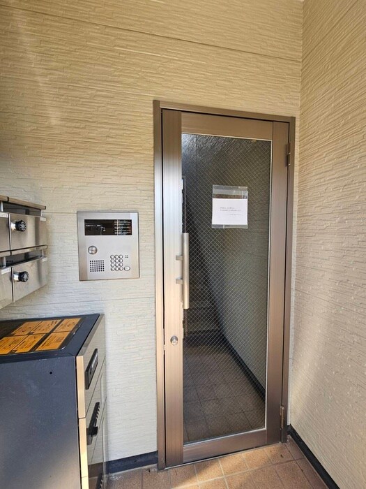 物件外観写真4　(エントランス部分)