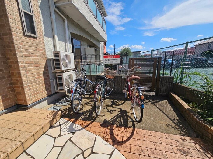 物件外観写真5　(駐輪場)