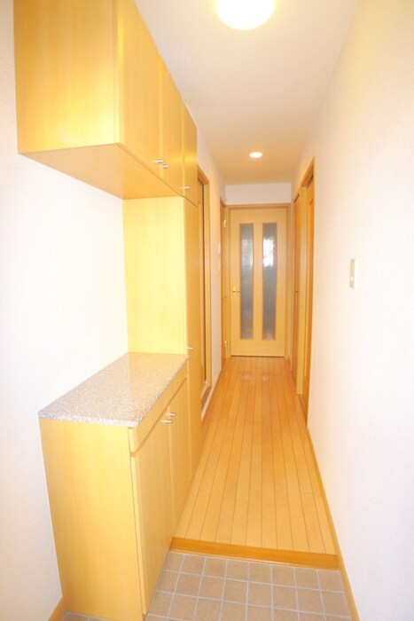 物件内観写真3　(玄関)