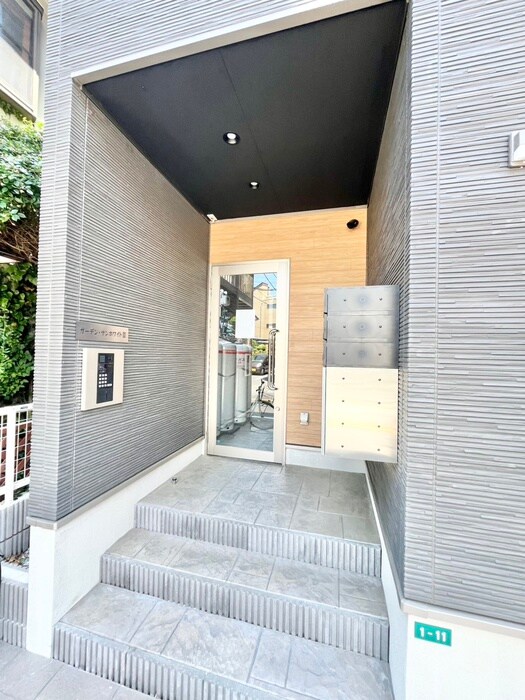 物件外観写真3　(エントランス部分)