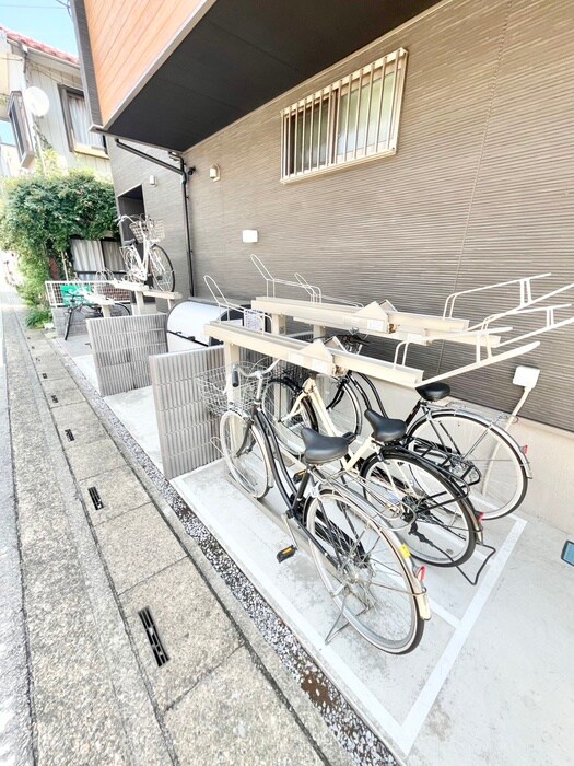物件外観写真4　(駐輪場)