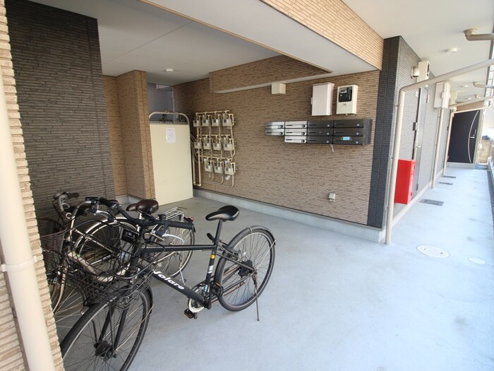 物件外観写真5　(エントランス部分)