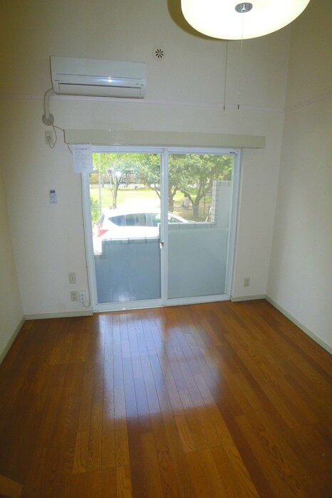 物件内観写真5　(室内からの展望)