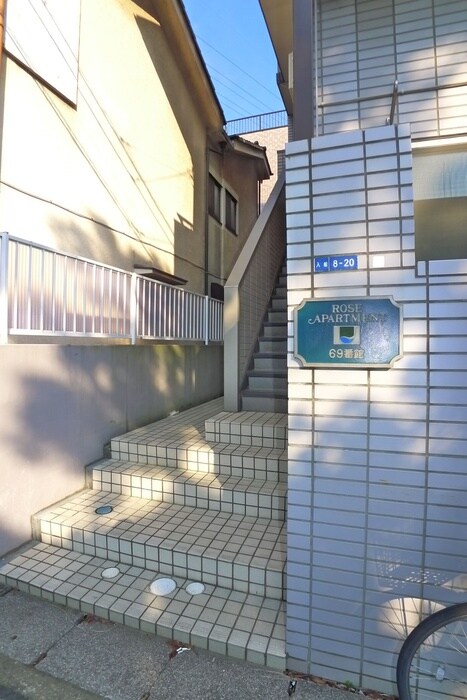 物件外観写真3　(エントランス部分)