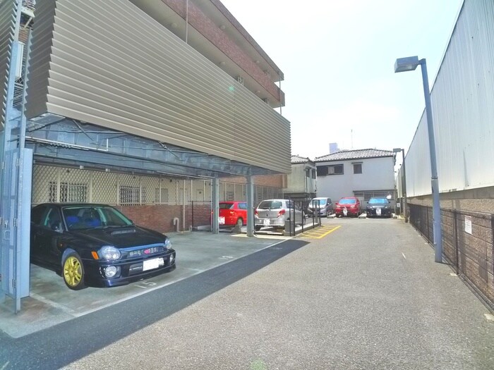 物件外観写真6　(駐車場)