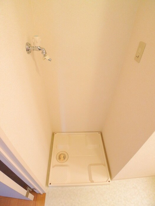 物件内観写真13　(洗濯機置場)