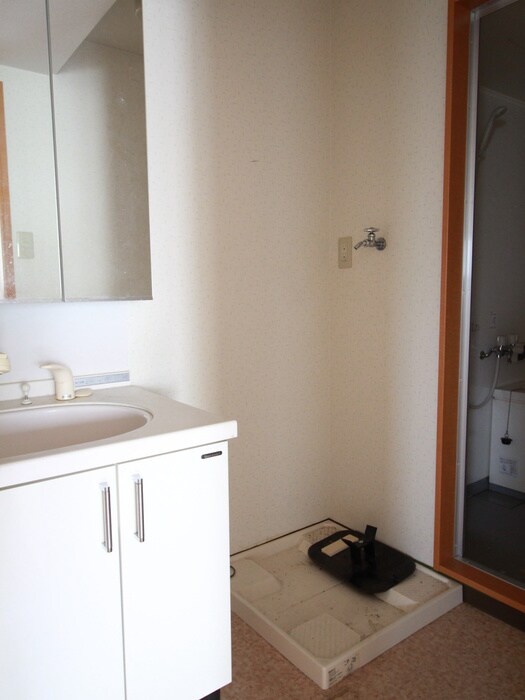 物件内観写真17　(洗濯機置場)