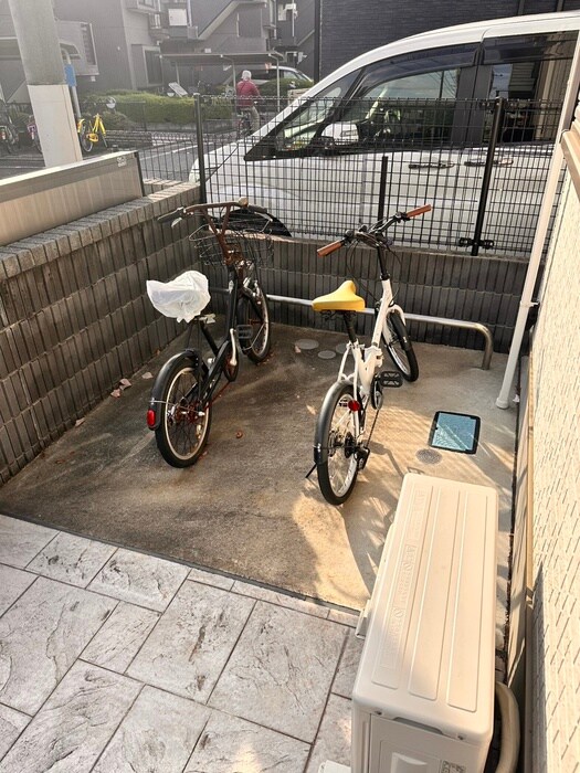 物件外観写真6　(駐輪場)