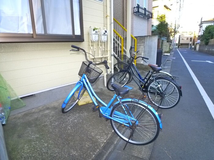 物件外観写真3　(駐輪場)