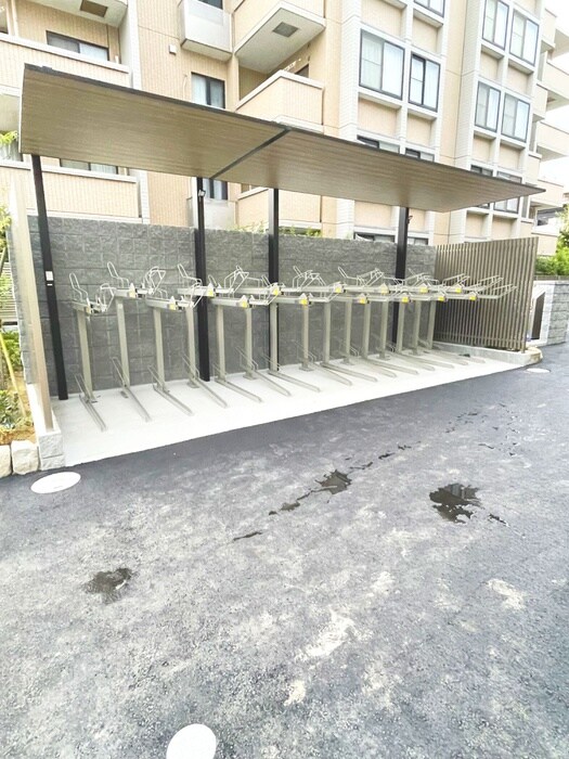 物件外観写真5　(駐輪場)